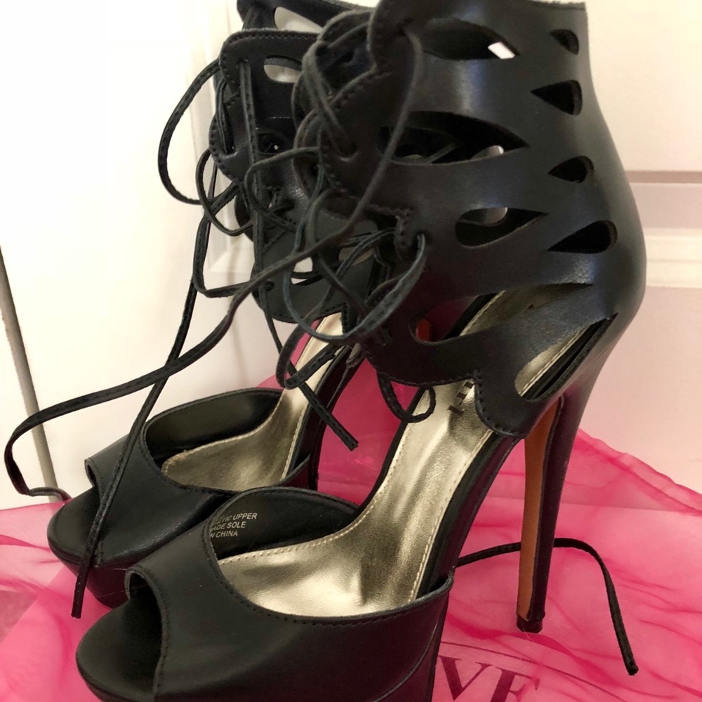 ♥️SOLD♥️ Black platforms